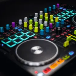 Reloop Σετ με 8 knob cap σε άσπρο χρώμα